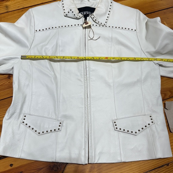 Leather Jacket white with studs, collar size large - Picture 9 of 9